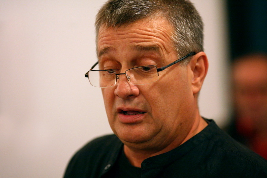 Simion, făcut „țigan ursar”: Rasismul nu e acceptat, iar Dinescu și-a permis un derapaj de neiertat