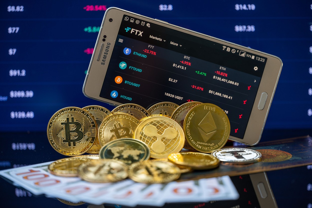 Războiul giganților în lumea crypto: Acum aflat în procedură de faliment, FTX dă în judecată Binance, cea mai mare platformă de tranzacționare de criptomonede, cerând înapoi 1,76 de miliarde de dolari