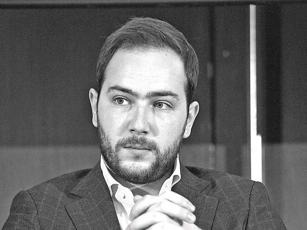 Cine este tânărul din România care a preluat conducerea imperiului de sute de milioane de euro construit de tatăl său