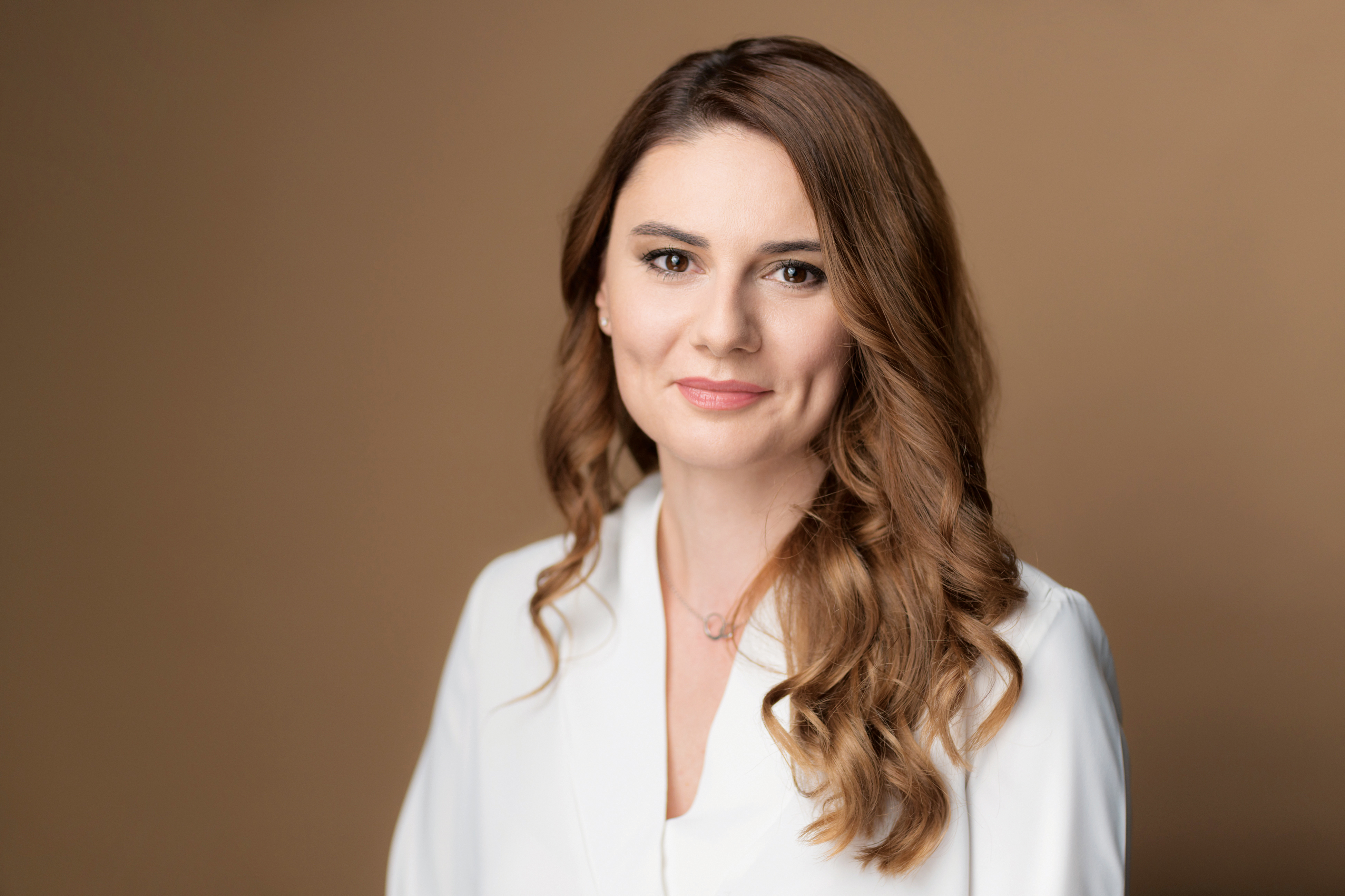 100 tineri manageri de top. Ramona Pîrlog, Mercedes-Benz Romania: Echipa noastră este foarte unită, sprijinindu-se reciproc și colaborând eficient, deși fiecare membru are propria sa arie de responsabilitate și expertiză