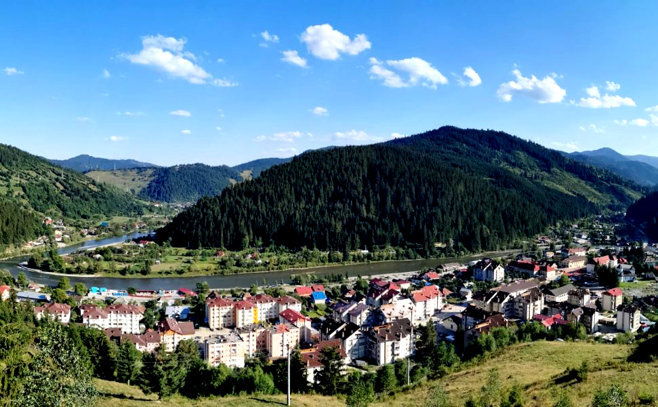 Cel mai mare oraș din România are mai puțin de 5.500 de locuitori, dar o suprafață mai mare decât București, Cluj-Napoca și Timișoara la un loc