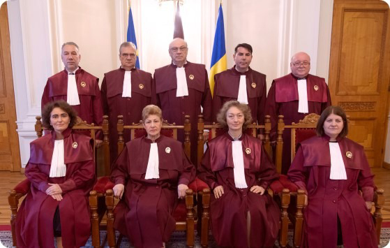 Lovitură de teatru: Curtea Constituțională anulează primul tur al alegerilor prezidențiale cu 48 de ore înainte de turul 2. Nimeni nu știe ce se întâmplă în continuare. ”Procesul electoral va fi reluat în integralitate, guvernul urmând să aleagă o nouă dată și un nou program calendaristic”. Document CCR