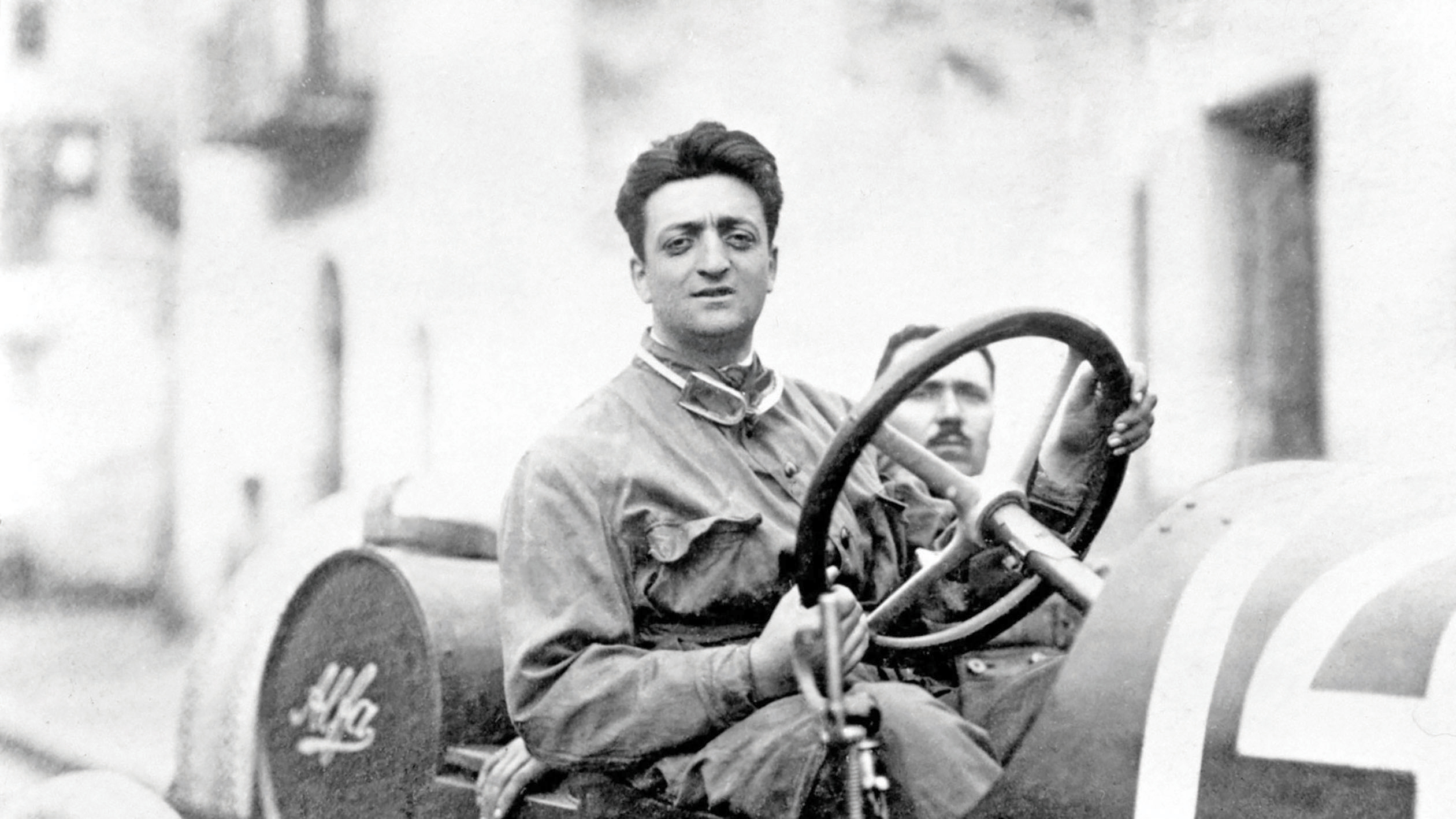 Povestea fascinantă a fondatorului Ferrari. A pornit de la statutul de pilot, la cel de fondator de business cunoscut în toată lumea