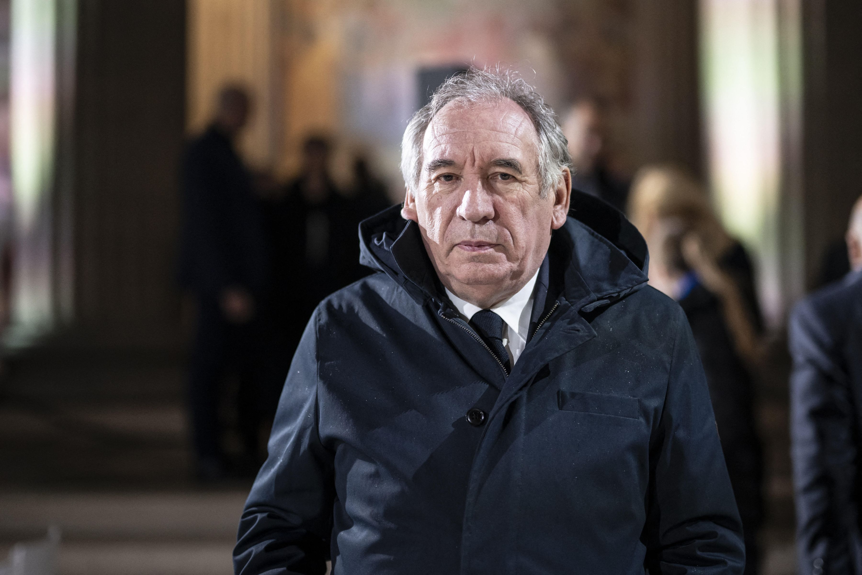 Emmanuel Macron îl numește pe Francois Bayrou în funcția de premier al Franței. Politicianul centrist în vârstă de 73 de ani are o vastă experință politică