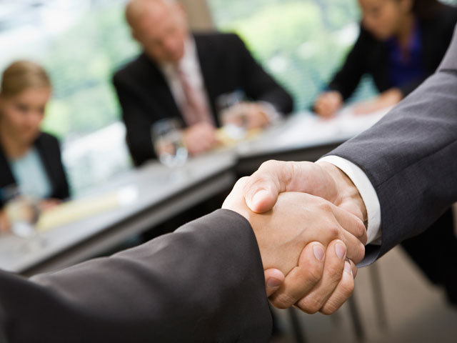 Negocieri pentru formarea celui mai mare grup de advertising din lume: Omnicom și Interpublic, cu operațiuni și în România, discută o fuziune