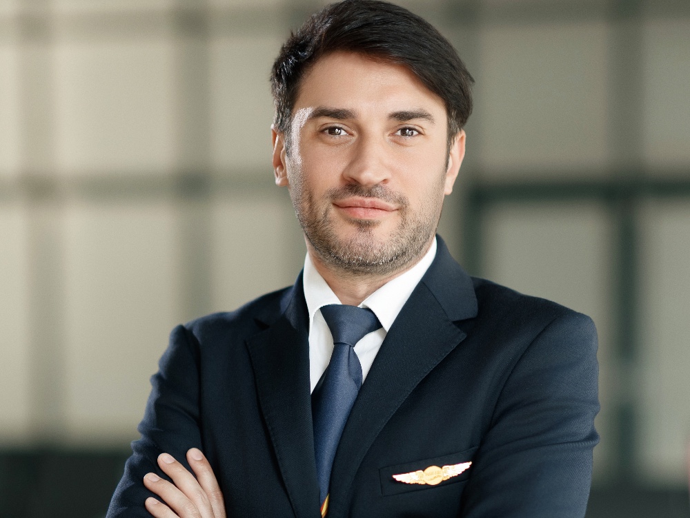 Matt Ian David, CEO, Dan Air: „Nu este foarte greu să faci concurență companiilor low-cost consacrate care deja au obișnuit pasagerul cu stresul pe care o călătorie în astfel de condiții îl poate genera”