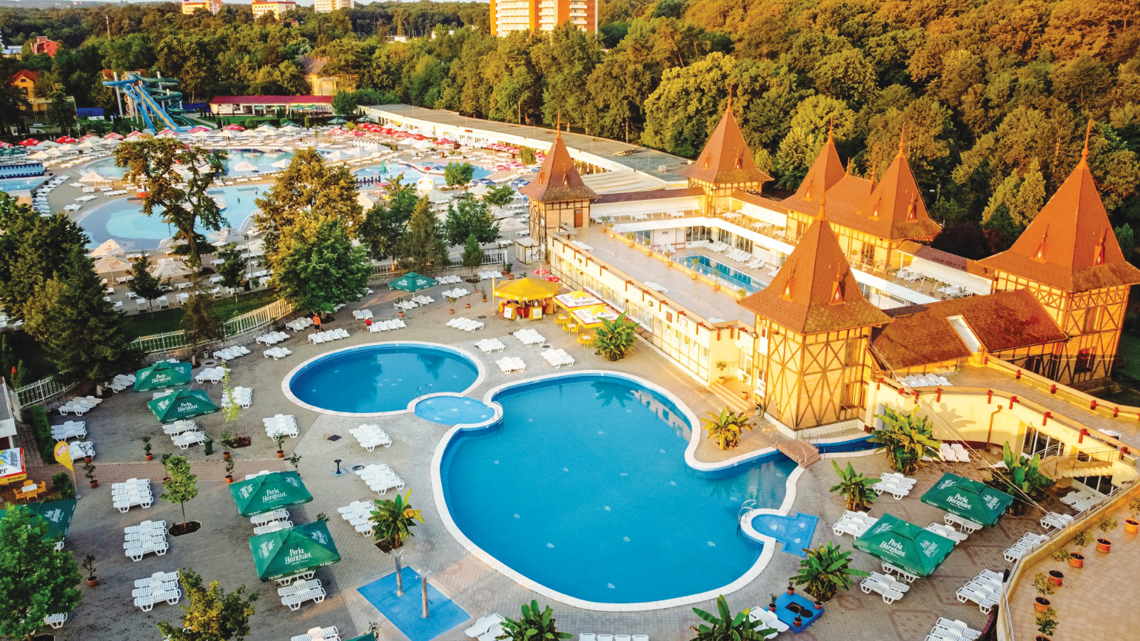 Într-un deceniu, stațiunile balneare și-au dublat numărul unităților de cazare. Turismul celor patru sezoane a devenit un punct de atracție pentru investitori și grupurile hoteliere internaționale au pus deja lupa pe aceste destinații