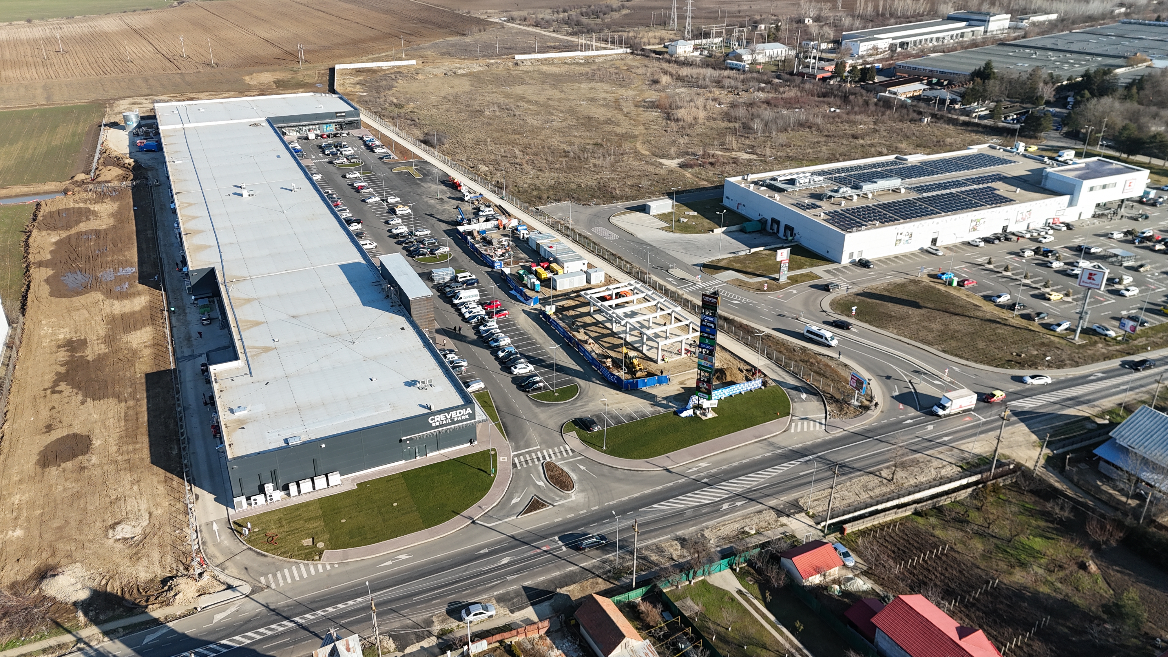 Cine este în spatele celui mai nou proiect de retail din proximitatea Capitalei, Crevedia Retail Park, un ”strip mall” de 11.400 mp