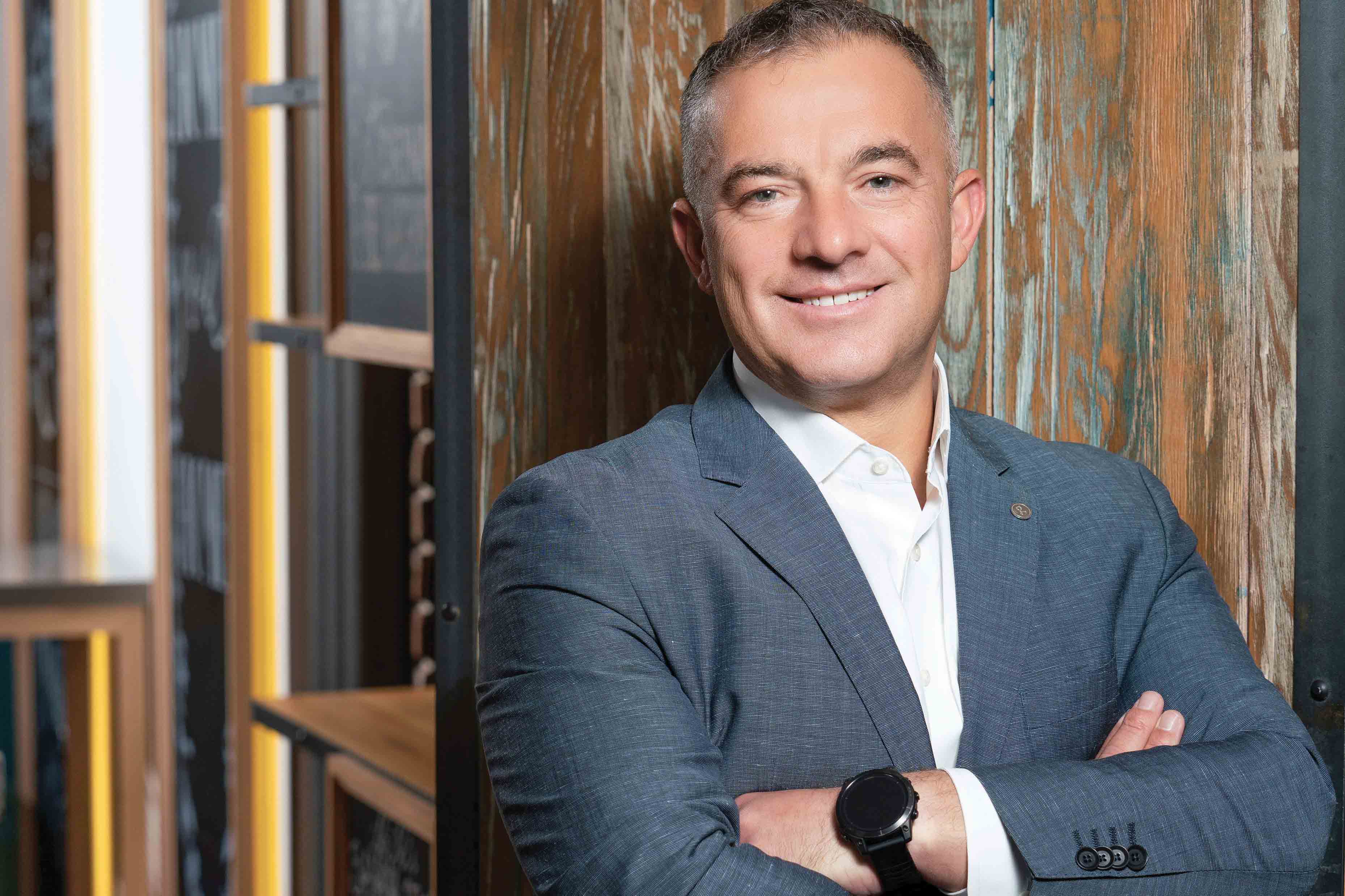 Cine este omul care conduce cel mai important lanț de restaurante din România și coordonează o echipă de 1.500 de oameni