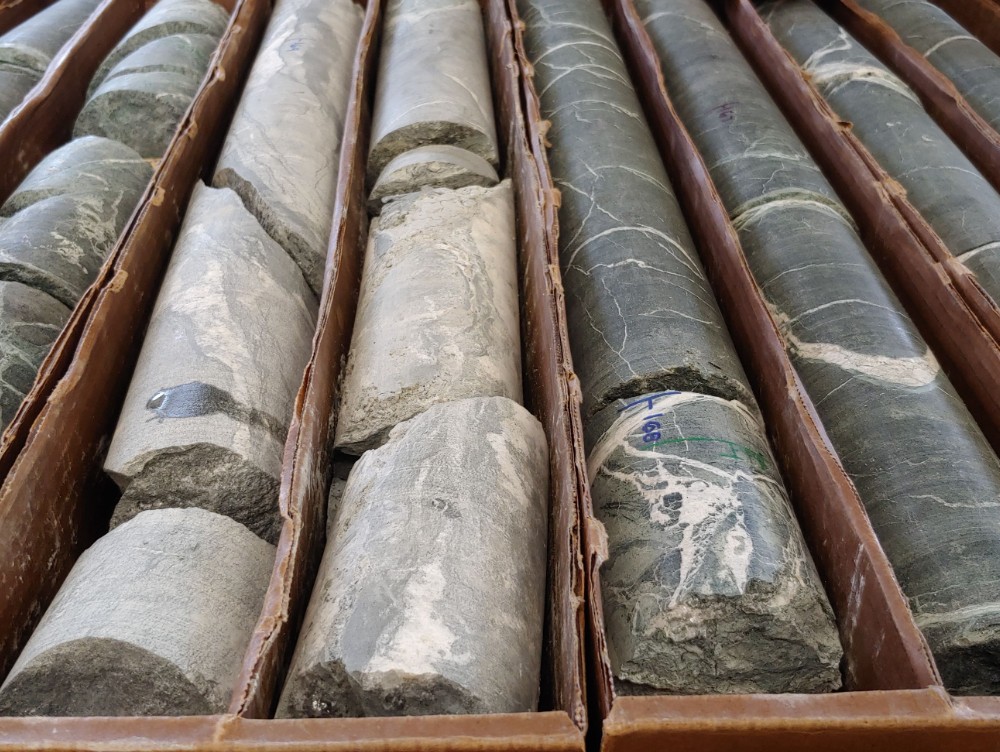Americanii încep lupta pentru metalele rare cu China: Un start-up din domeniul mineritului, susținut puternic de Bill Gates și Jeff Bezos, a reușit să atragă o nouă finanțare de 537 de milioane de dolari. Cuprul, litiul și nichelul sunt esențiale pentru producerea bateriilor și industria militară