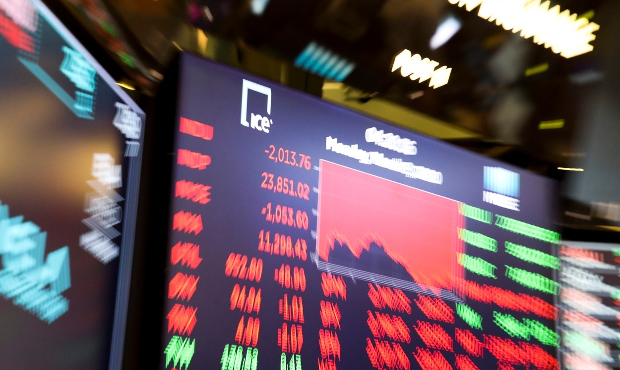 Securea concedierilor a ajuns pe Wall Street: Bridgewater, cel mai mare fond speculativ din lume, a concediat luni 7% din angajați