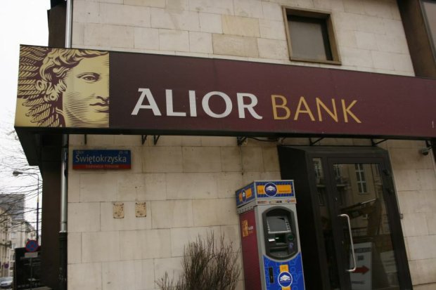 Trei nume de bănci mari vor dispărea din statisticile BNR, respectiv OTP Bank România, Alpha Bank România și First Bank. În 2024 a fost radiată Alior Bank