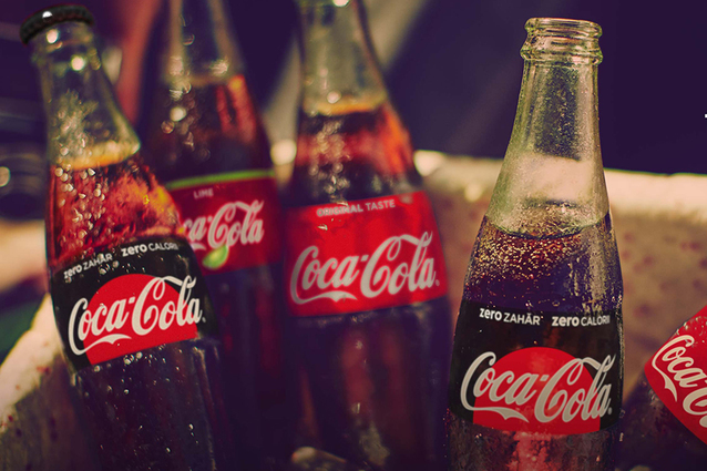 Volumele Coca-Cola HBC s-au diminuat cu 2,5% anul trecut. Băuturile carbogazoase șI energizantele au tras în jos rezultatele din 2024