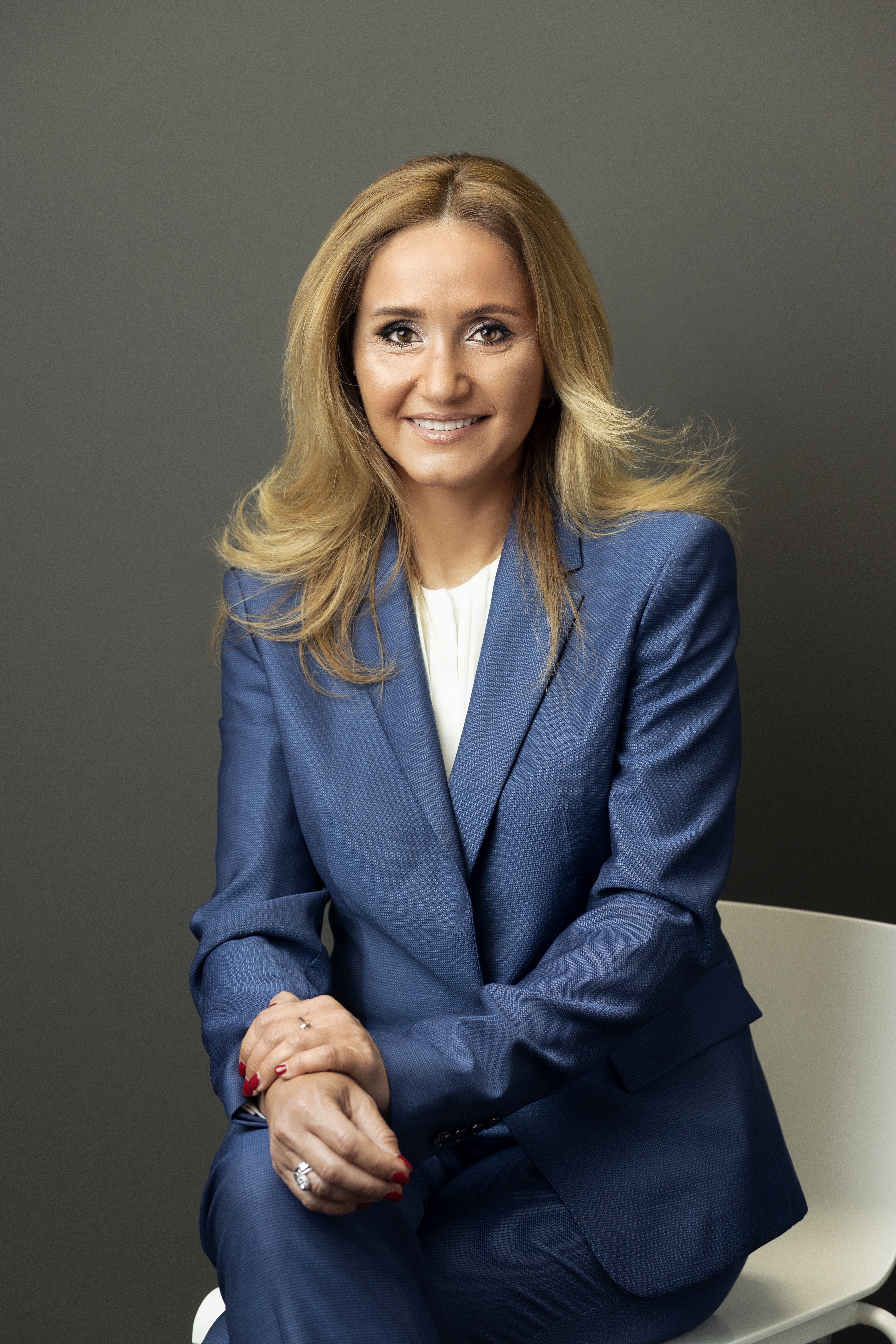 BCR vrea să își recompenseze clienții cu un nou program de beneficii. Dana Dima Demetrian, VP, BCR: „George a revoluționat banking-ul digital în România. Acum, ducem mai departe această viziune”