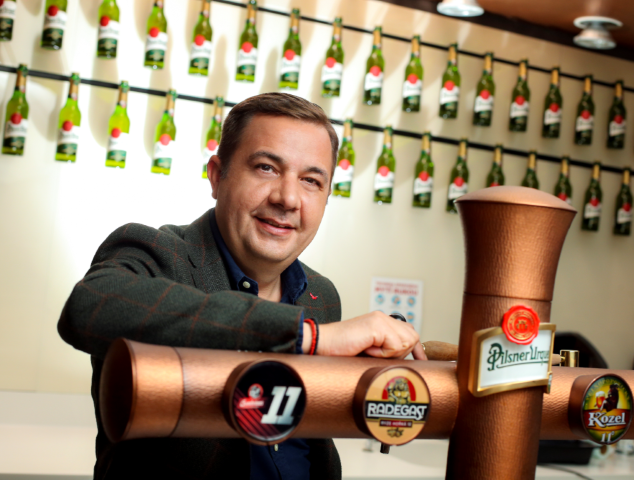 Schimbări la conducerea proprietarului Ursus: Executivul român Dragoș Constantinescu, promovat la conducerea grupului Asahi, cu venituri de peste 4 mld. euro în 2023