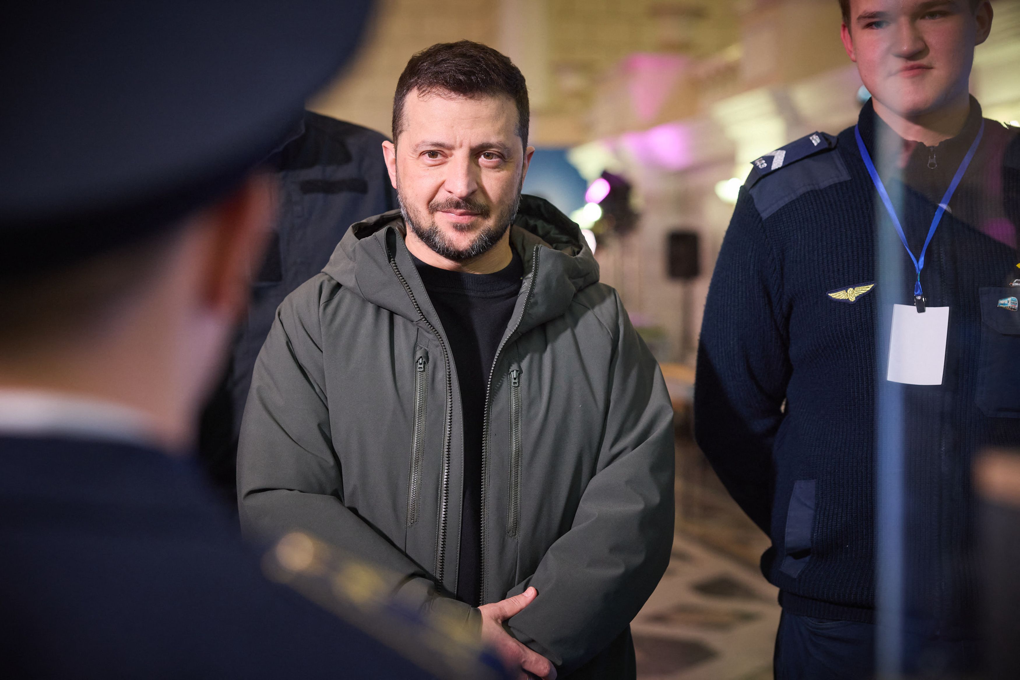 Trump pare că dă vina pe Ucraina și Zelensky pentru războiul cu Rusia și a semnalat că Kievul ar trebui să organizeze de mult alegeri prezidențiale. ”Acum aveți o conducere care a permis continuarea unui război care nici nu ar fi trebuit să aibă loc”