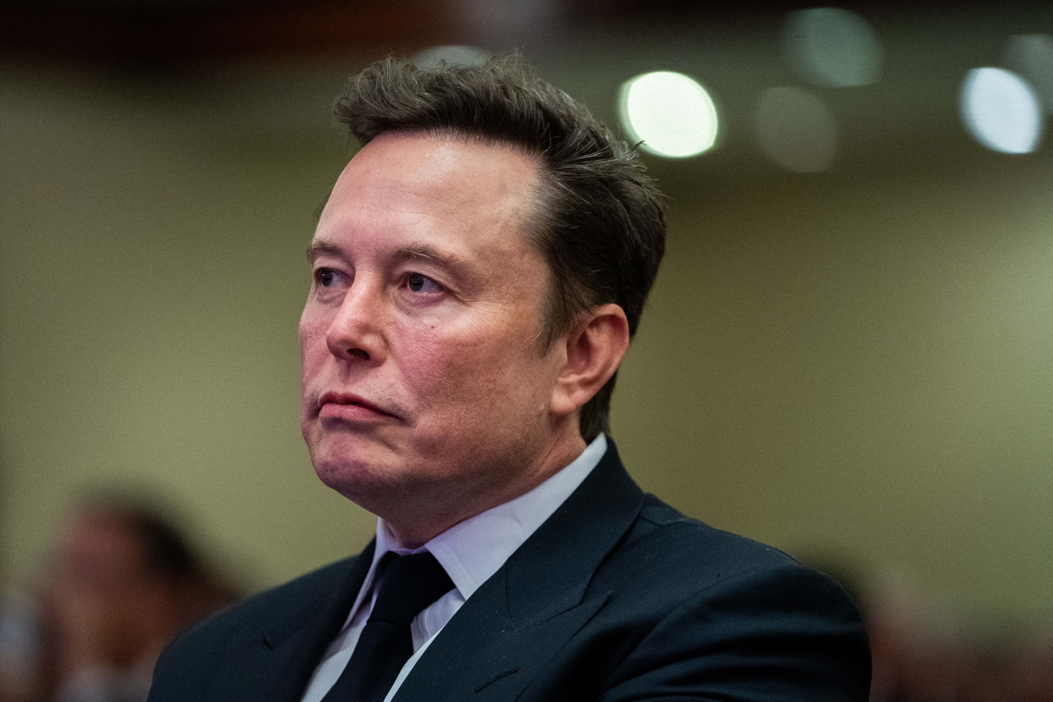 Cel mai bogat om din lume „sărăcește” din nou. Elon Musk s-a trezit cu zeci de miliarde pe minus în conturi din cauza DOGE. Ce s-a întâmplat?