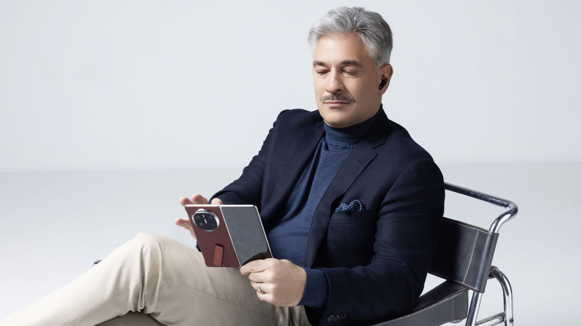 Liviu Popescu: „Business-urile din HoReCa se adaptează rapid noilor tendințe din tehnologie”. De ce a ales omul de afaceri smartphone-ul pliabil HUAWEI Mate X6