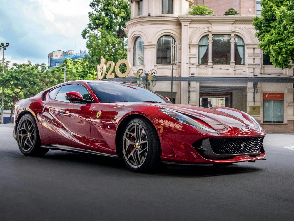 Cei 5.000 de angajați ai Ferrari au primit fiecare câte o primă de peste 14.000 de euro