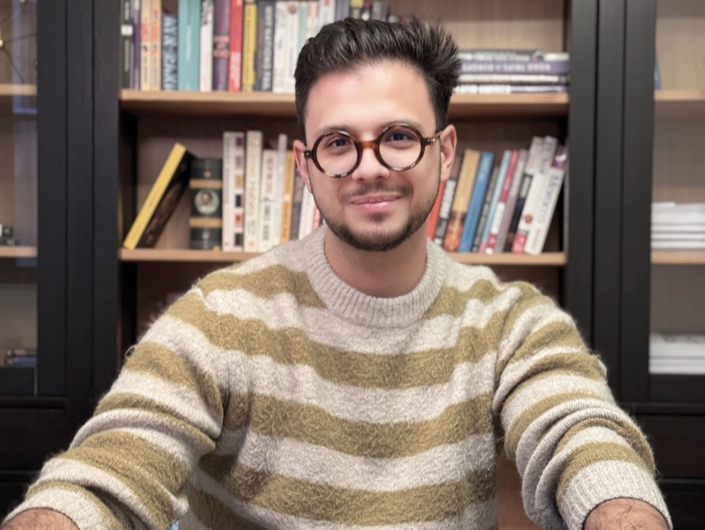 Povestea tânărului care a transformat în afacere una dintre cele mai mari probleme ale afacerilor și instituțiilor publice din țara noastră. Cum ne scapă el de teancurile de documente?
