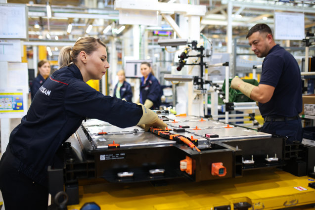 Premieră istorică: Ford Otosan Craiova începe livrarea primelor vehicule electrice fabricate în România. Craiova devine una dintre cele mai complexe uzine din Europa, capabilă de a livra mașini electrice, cu motoare termice dar și hibride