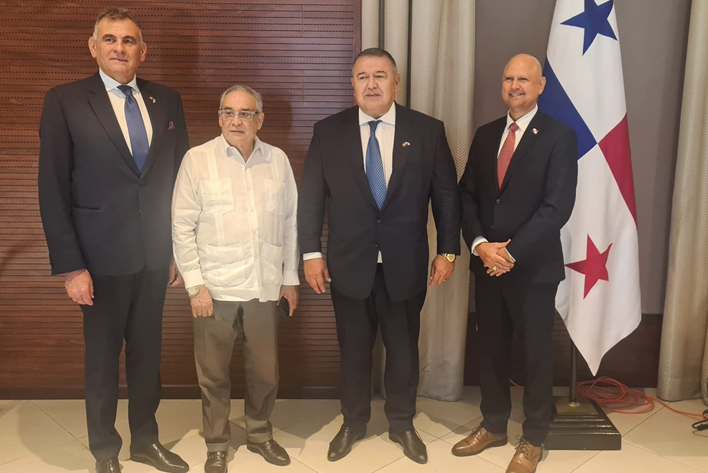 Businessul românesc, implicat în afacerea Panama. Reprezentanții Camerei de Comerț a României, la intalnire cu lideri ai guvernului din Panama, cel mai fierbinte punct geostrategic în aceste zile