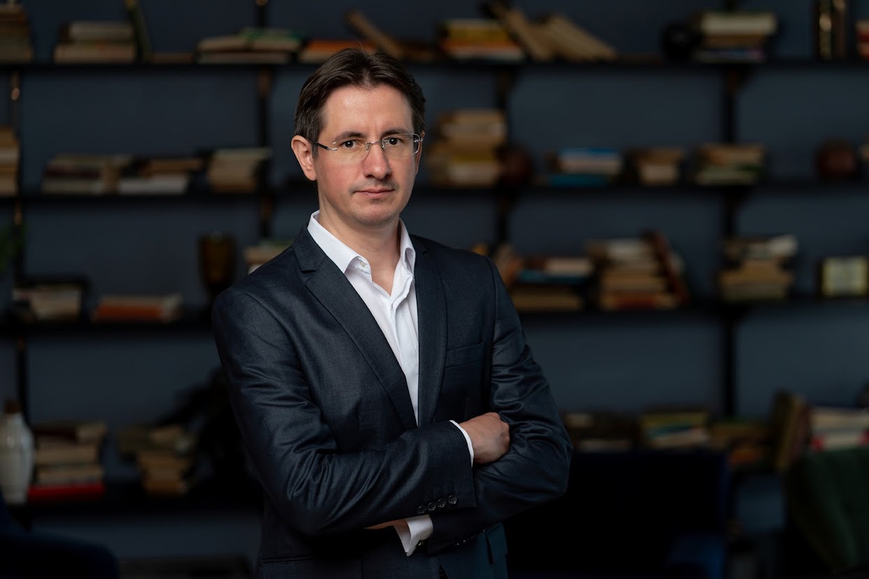 Cristian Tudorescu, consultant financiar: Să facem fabrici și uzine… pe care să le impozităm cu 1% pe cifra de afaceri și să le punem și impozit pe construcții speciale