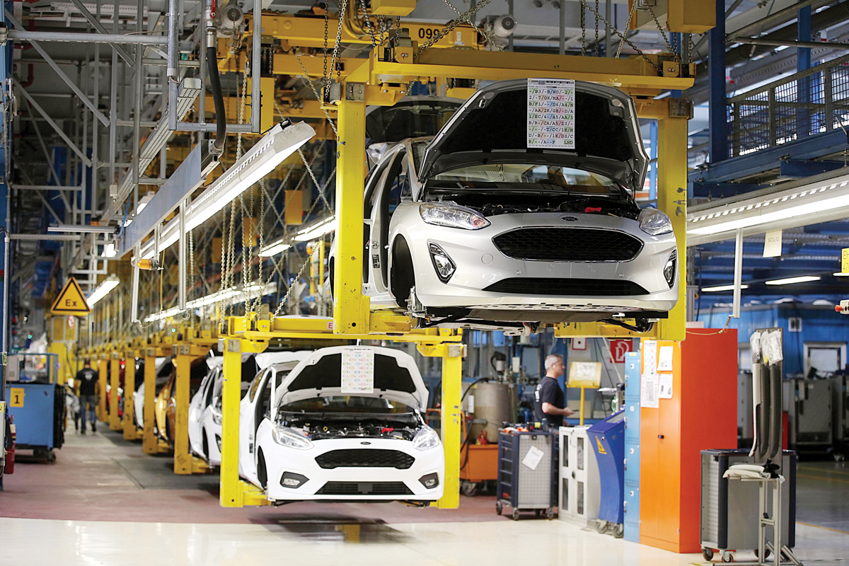 Despre mersul economiei: veștile bune vin din Vest, în timp ce îngrijorările se acumulează în Est