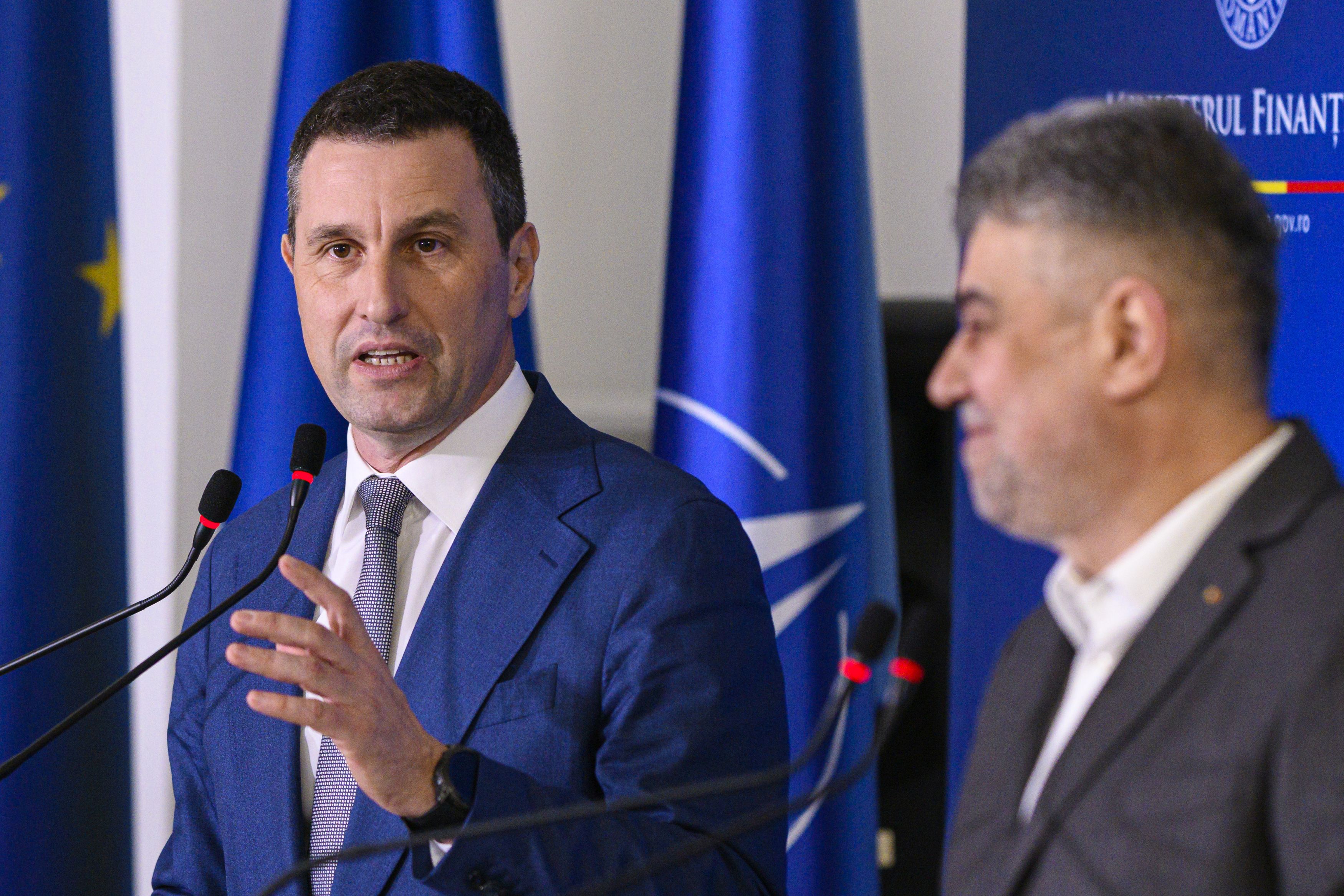 Tanczos Barna, ministrul finanțelor, răsuflă ușurat: După perioada dificilă de la începutul anului, încrederea investitorilor străini care împrumută România a mai revenit, iar dobânzile au început să scadă