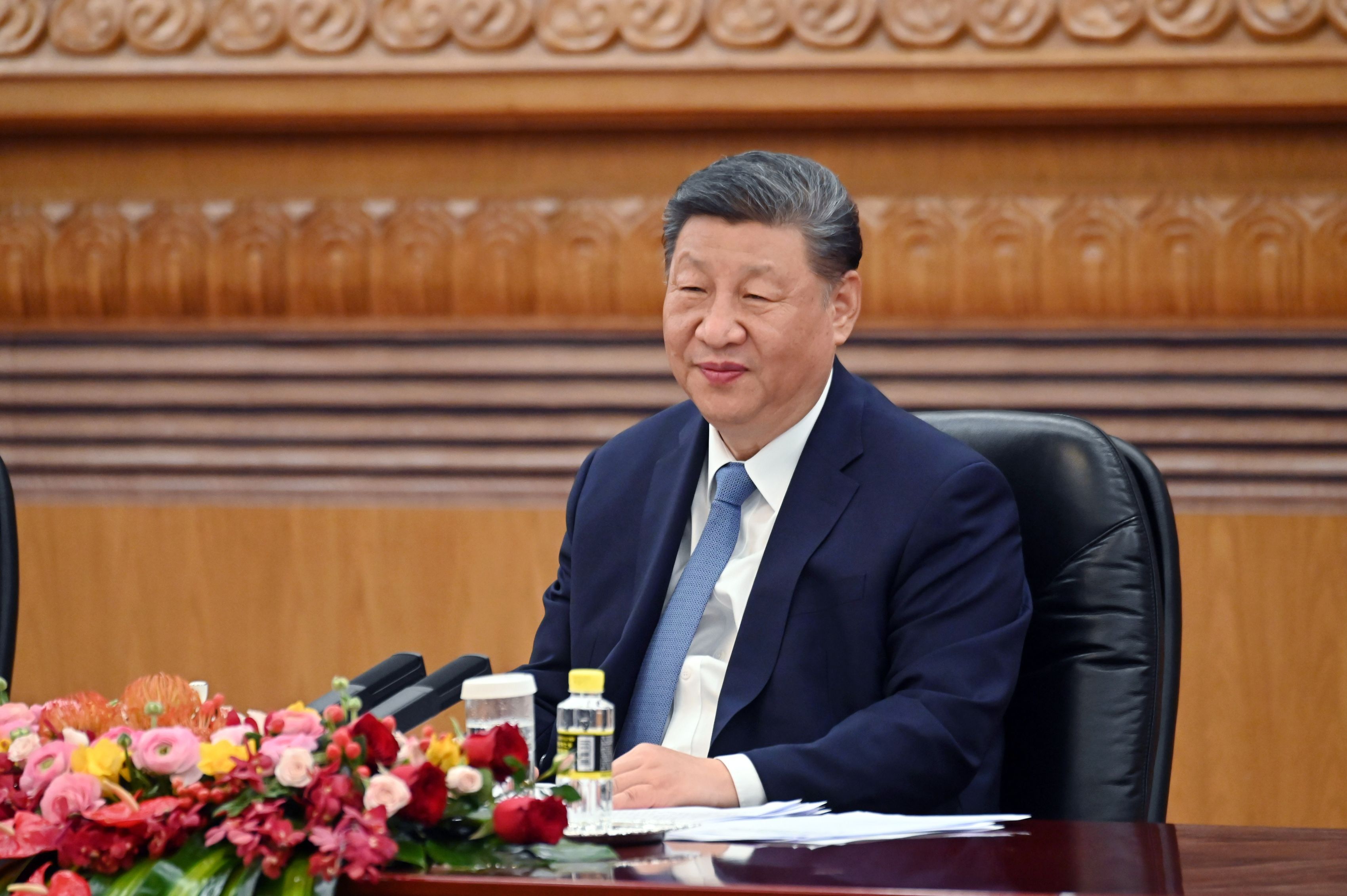 Xi Jinping face apel la liderii corporațiilor multinaționale să ajute la menținerea ordinii mondiale. „A investi în China înseamnă a investi în viitor”