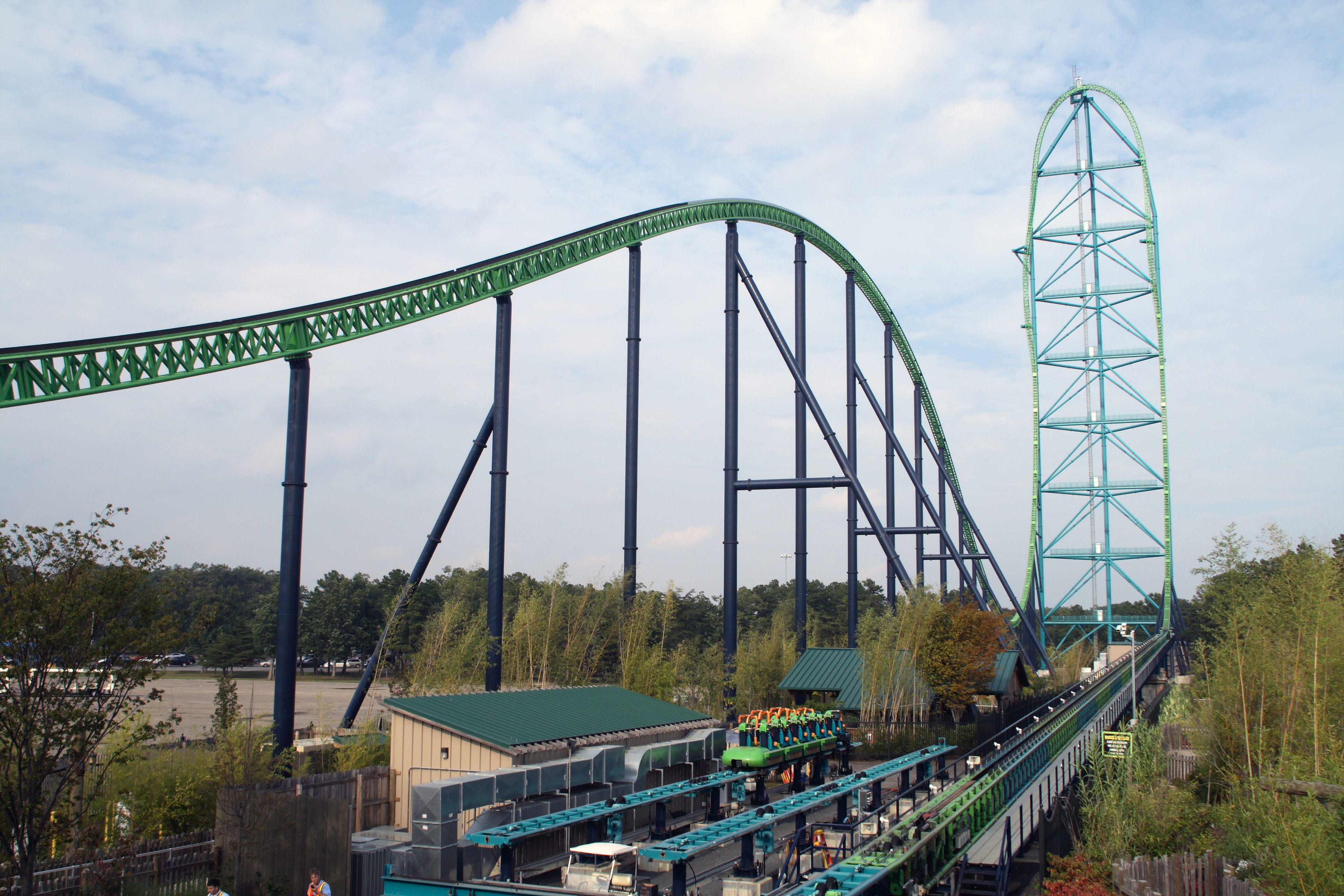 Cel mai înalt roller coaster din lume a fost aruncat în aer