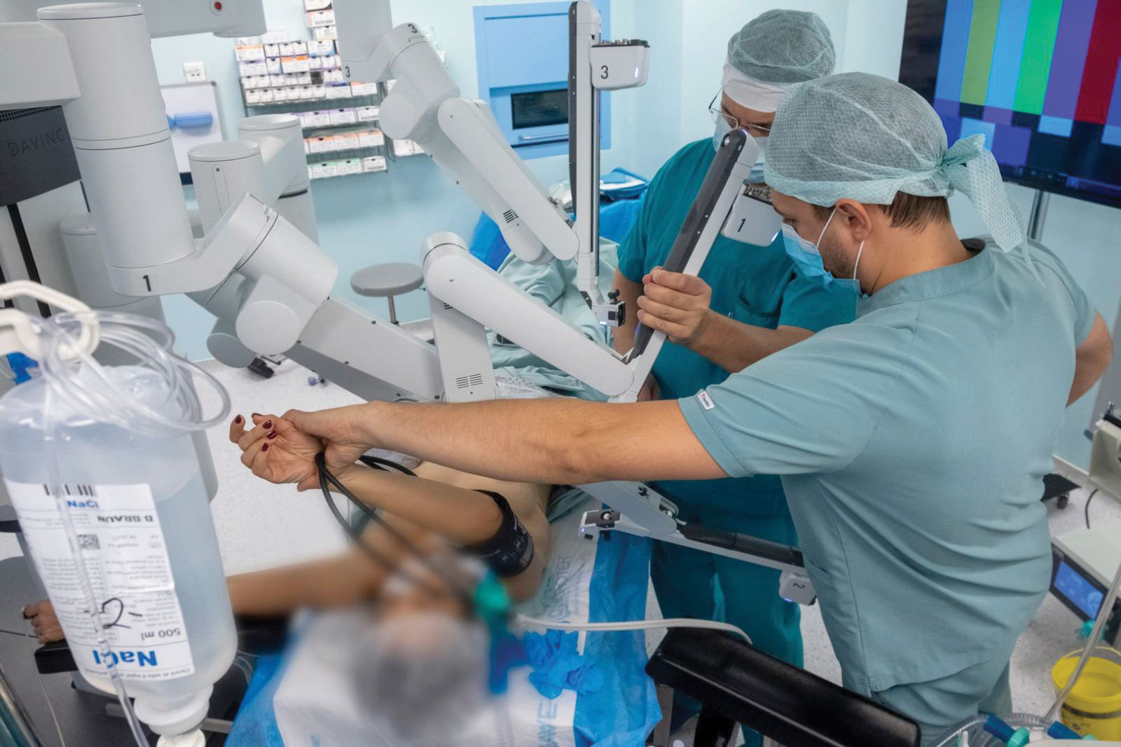 Inovație 2024. MedLife Group: Prima mastectomie bilaterală realizată robotic