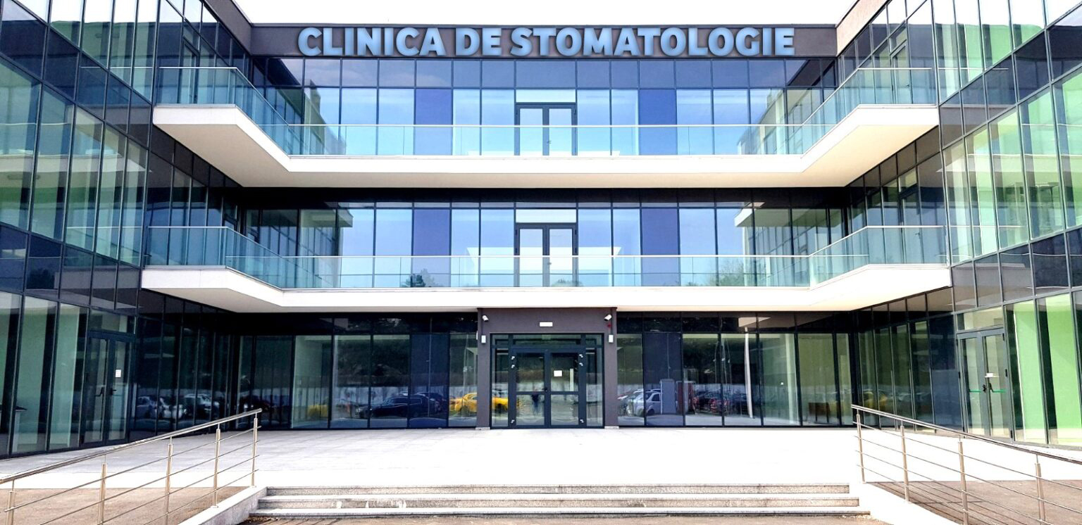 Spitalul de stomatologie de stat din București, deschis în vara lui 2024, are peste 30 de medici. Programările se fac prin site-ul Spitalului Universitar