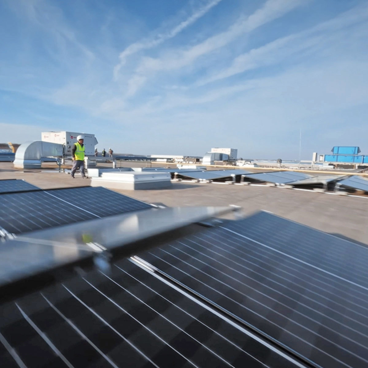 CSR 2024. PPD Global: Instalarea de panouri solare pe acoperișul centrului logistic din București
