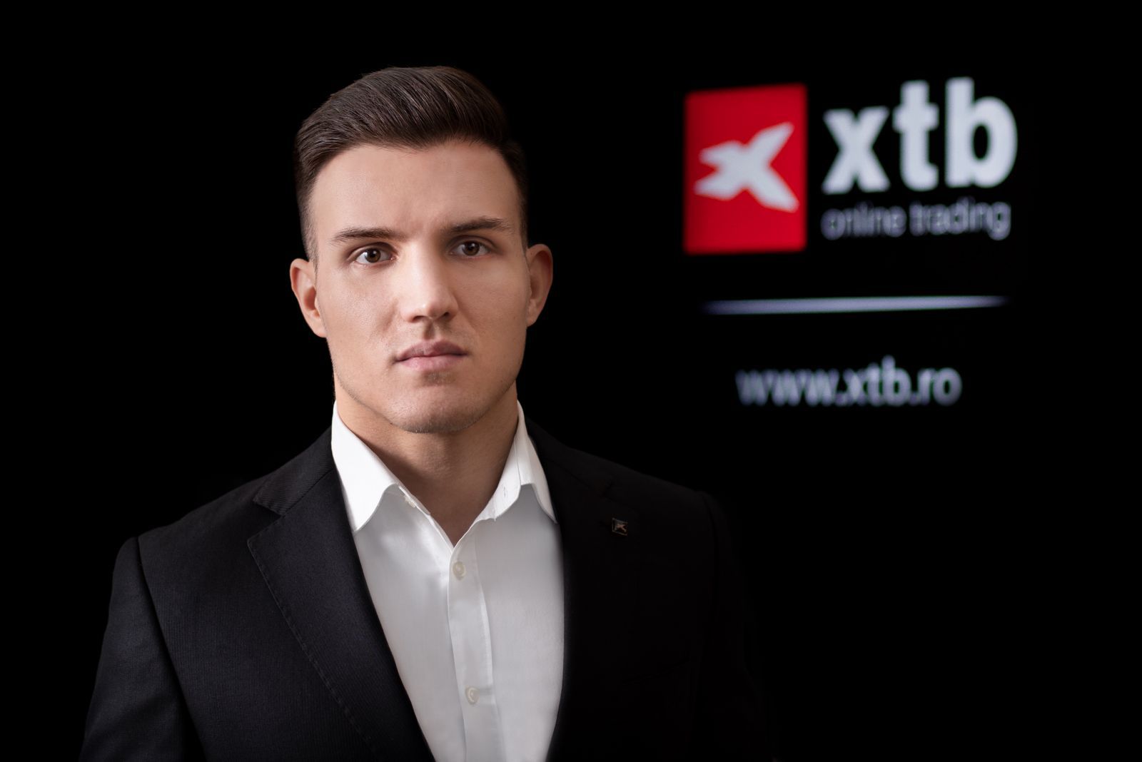 Bursă. Radu Puiu, XTB: O companie care produce semiconductori, alegerea de top a investitorilor români în platformă în ianuarie. Rezultatele financiare sunt însă sub așteptări