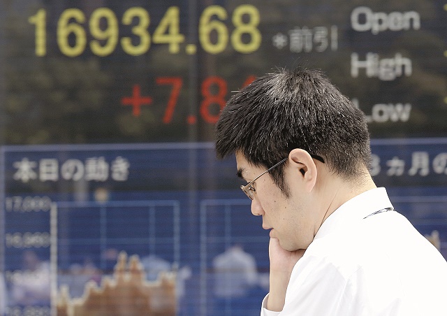 Efectele tarifelor vamale ale lui Trump se resimt și în Japonia. Investitorii japonezi au vândut obligațiuni străine de peste 20 miliarde de dolari. Turbulențele de pe Wall Street se propagă în toată lumea