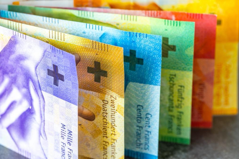 (P) Cum verificăm bancnotele de franci elvețieni?