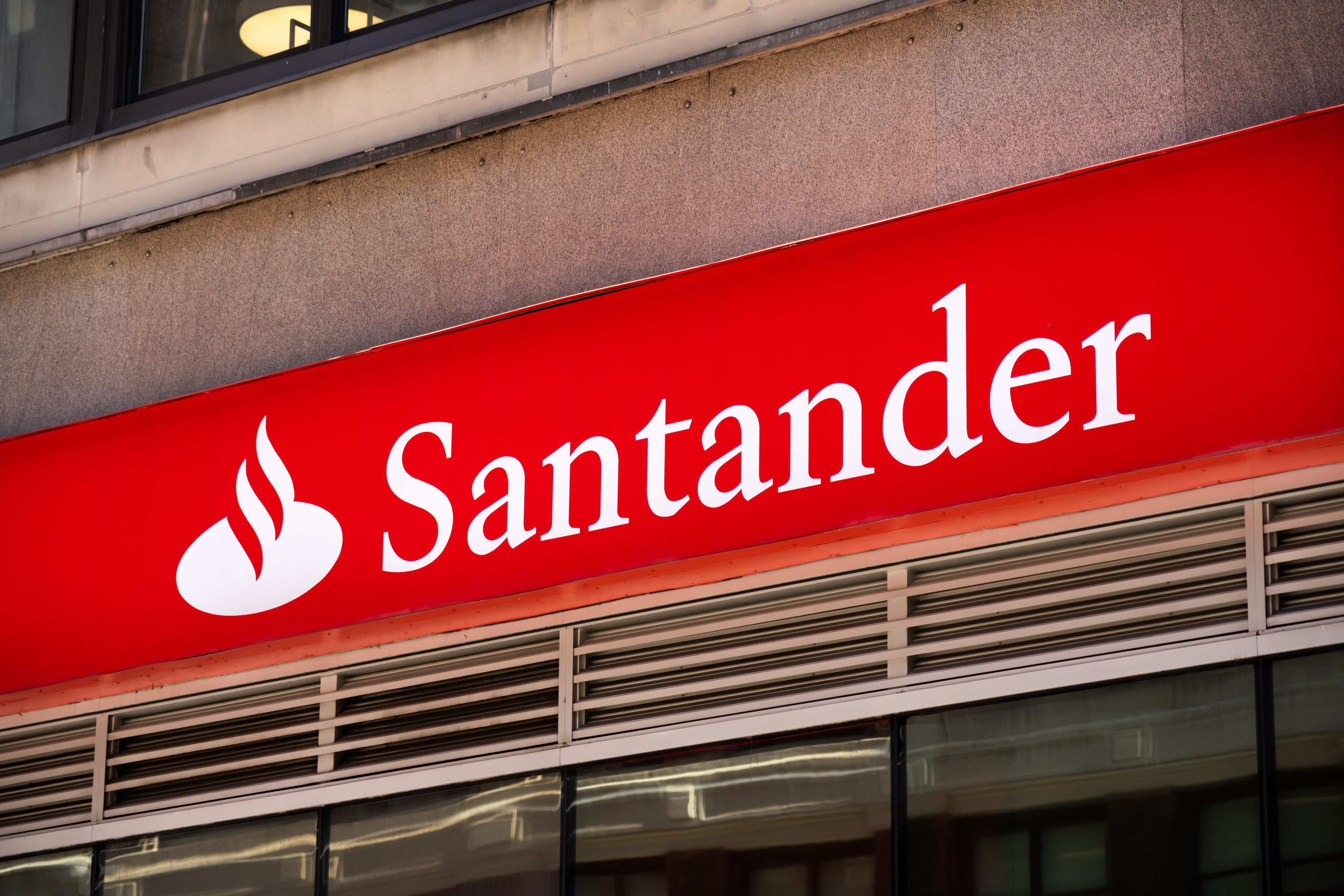 Banca spaniolă Santander devine cea mai valoroasă bancă europeană după ce banca elvețiană UBS a fost lovită puternic de tarifele lui Trump