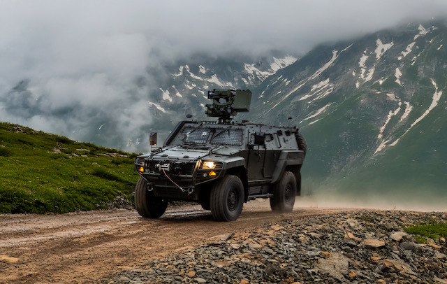 Otokar, divizia producătoare de sisteme de apărare a celui mai mare conglomerat din Turcia, va produce împreună cu Automecanica sute de blindate la Mediaș. Andrei Scobiola, CEO Automecanica: Această colaborare reprezintă un pas important în sprijinirea Forțelor Armate Române și în stimularea economiei naționale, prin activitatea fabricii noastre