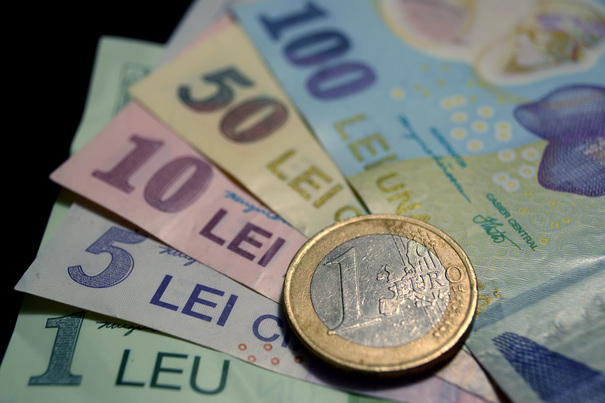 Cursul valutar crește ușor în continuare pentru a patra zi consecutiv, ajungând la 5,1287 lei/euro pe interbancar