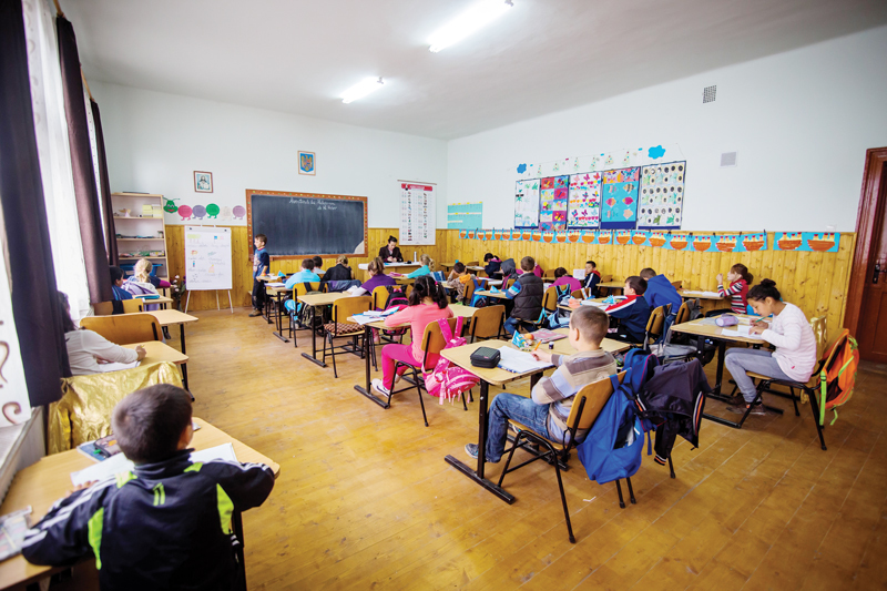 Salvați Copiii: Educația are nevoie rapid de soluții care să ofere tuturor copiilor șanse reale de a învăța: programele Masă caldă, Școală după Școală, sunt deja soluții clare, dar acestea lipsesc din raportul lui Daniel David