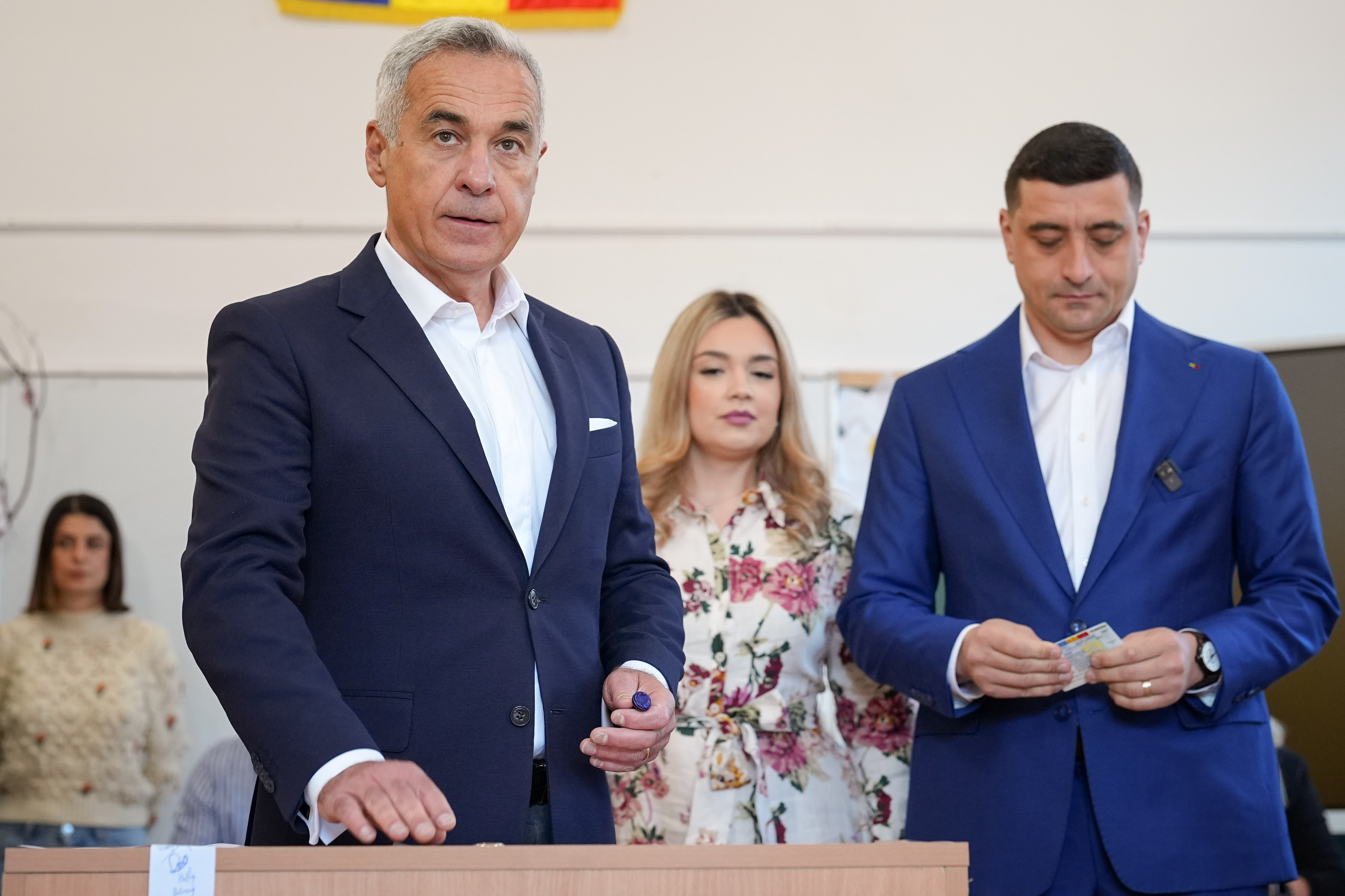 George Simion a venit la vot alături de Călin Georgescu. Nu li s-au permis declarații în secție