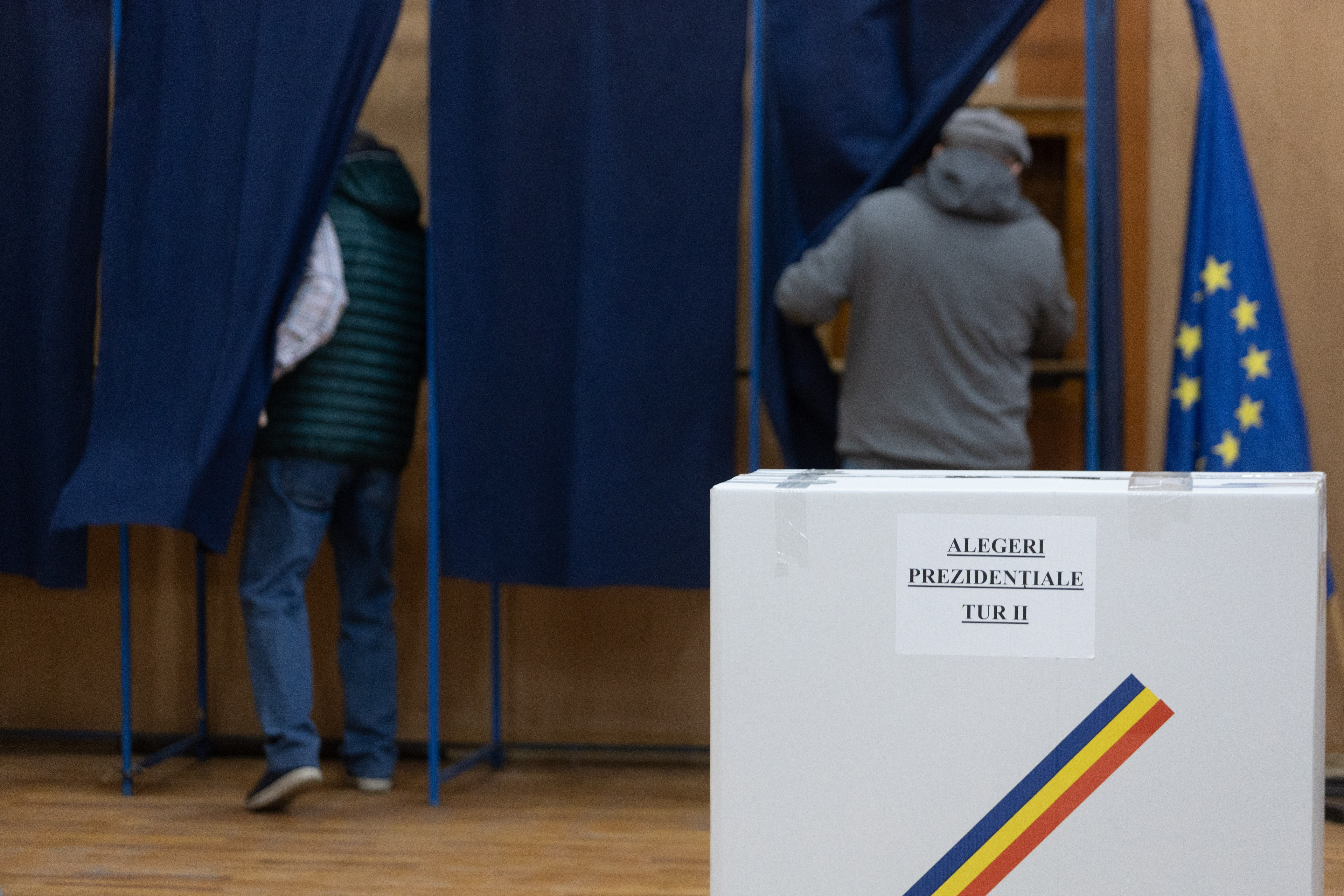 Rezultate după centralizarea datelor din trei sferturi din secțiile de vot: Dan-52,4%, Simion-47,6%