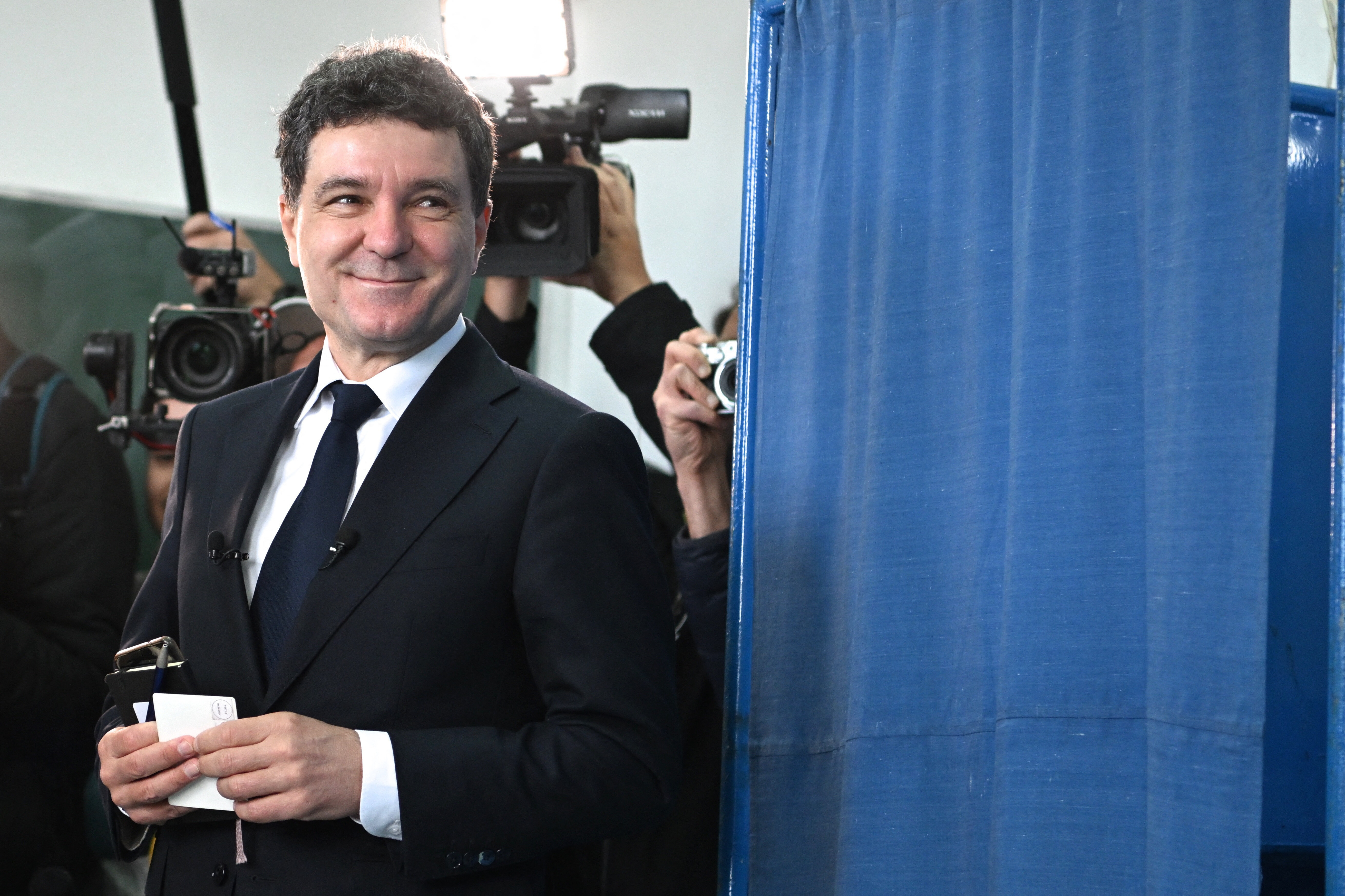 Nicușor Dan a spus că vrea să înceapă încă de luni discuții informale pentru formarea noului Guvern, cu Ilie Bolojan ca primă variantă