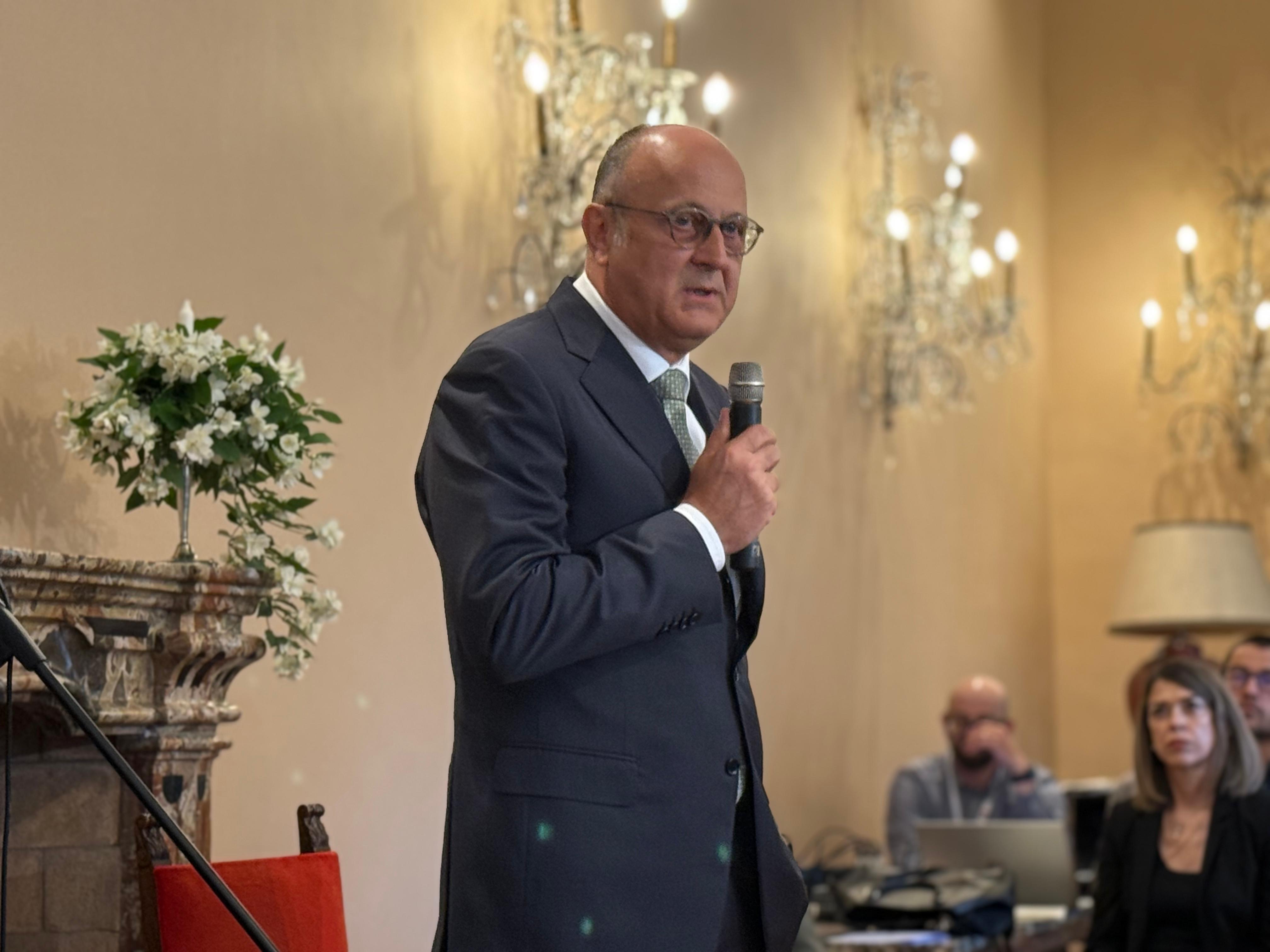 Dan Șucu, fondatorul Mobexpert, acționarul majoritar al cluburilor de fotbal FC Rapid și Genoa și președintele Concordia: Sportul profesionist este un vis, dar e important pentru copiii noștri să fie parte dintr-o echipă sportivă, să înțeleagă că pot face ceva măreț doar în echipă, niciodată singuri. Prin sport, ei pot sta departe de droguri și alcool