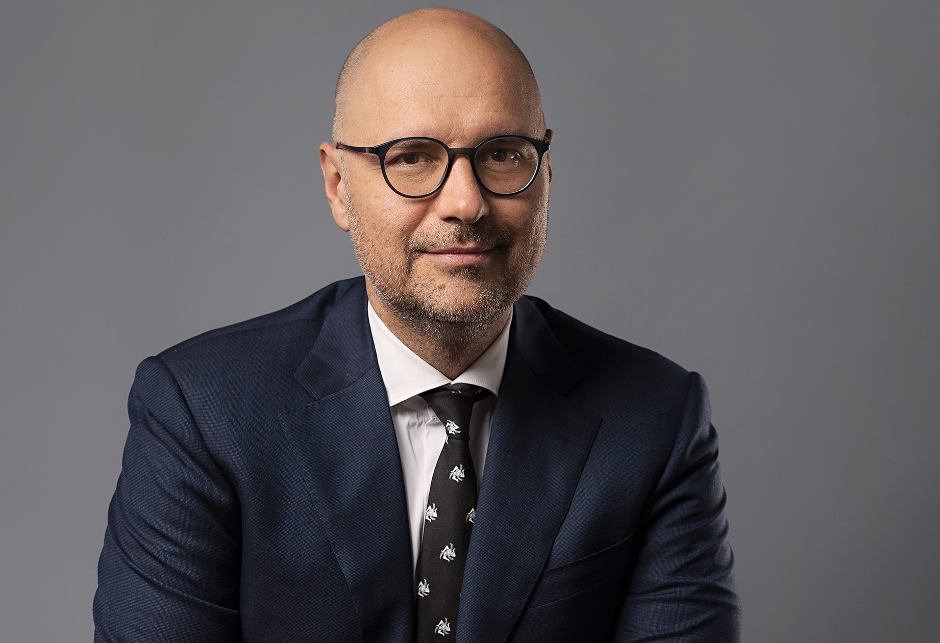 Inteligența artificială va afecta un sfert din locurile de muncă și 44% dintre competențele angajaților. Daniel Anghel, PwC: Provocarea companiilor va fi să echilibreze adoptarea operațională a AI cu gestionarea temerilor angajaților