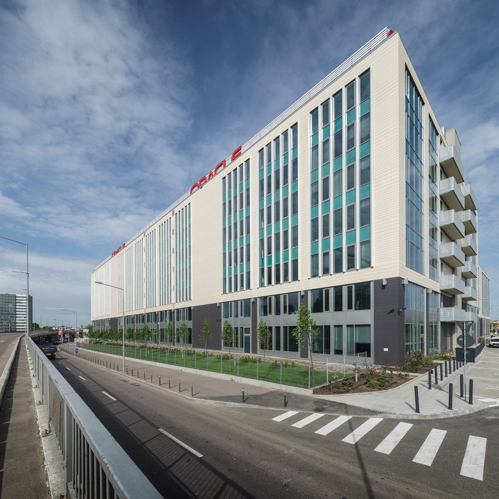 Tranzacție în piața de office. Retailerul francez Leroy Merlin semnează pentru 4.000 mp de birouri în clădirea Floreasca Park din Capitală