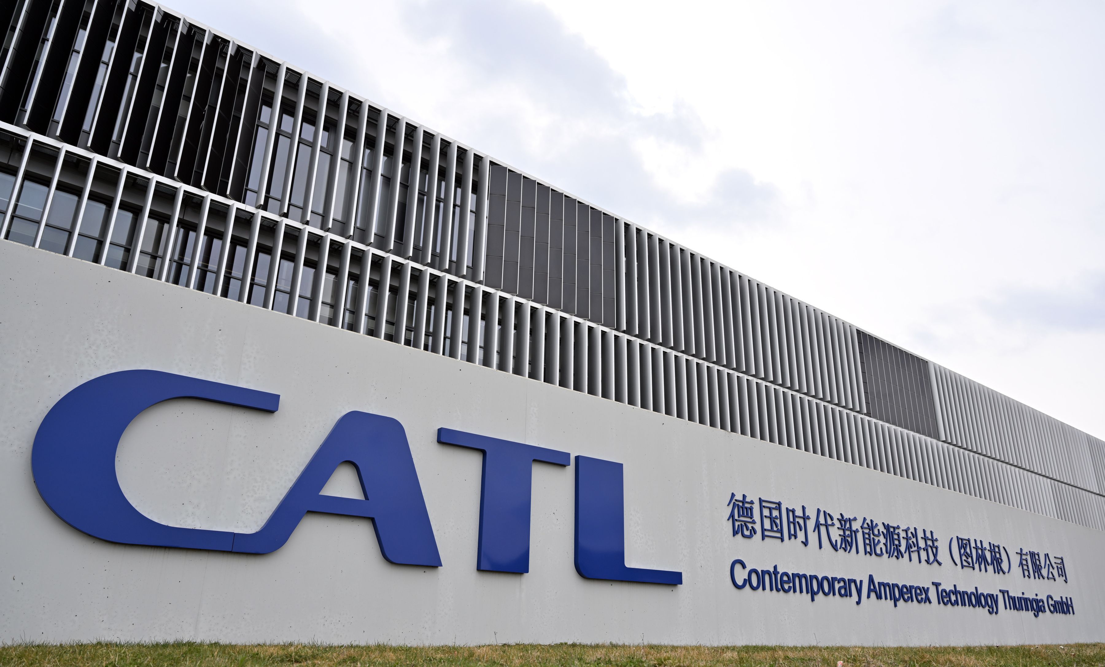 Nori de furtună pentru americani: Lansarea la bursă a CATL, cel mai mare producător de baterii din lume, atrage un interes uriaș din partea investitorilor internaționali. „Vrem să devenim un pionier al economiei viitorului”