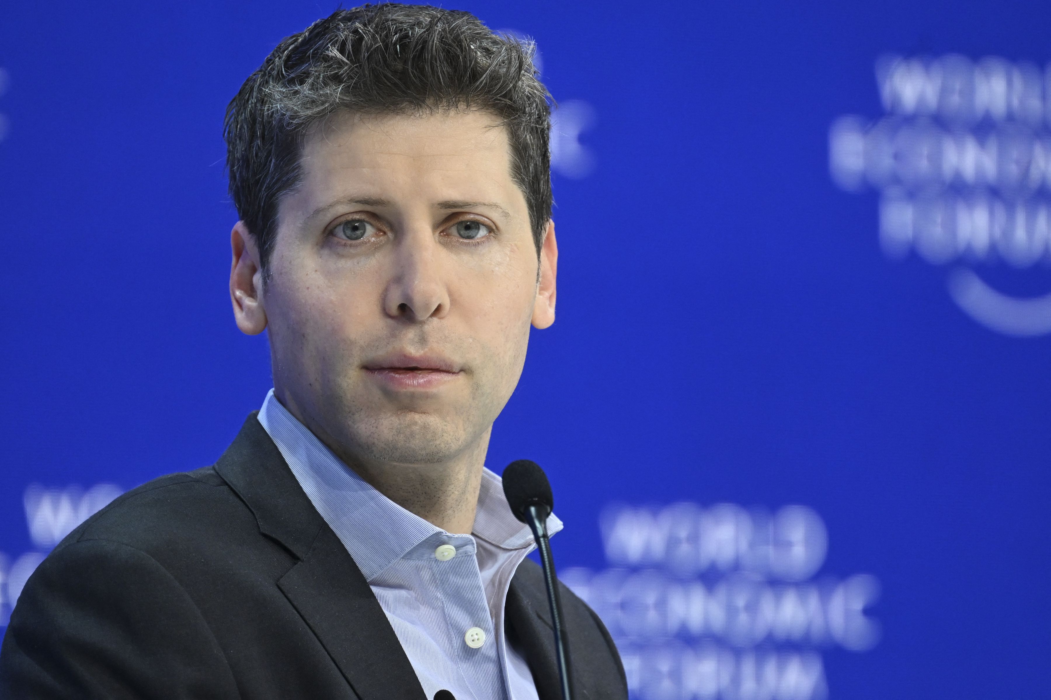 Război în Silicon Valley: OpenAI îngenunchează în fața presiunii lui Elon Musk și renunță la visul de miliarde pentru a rămâne sub control non-profit