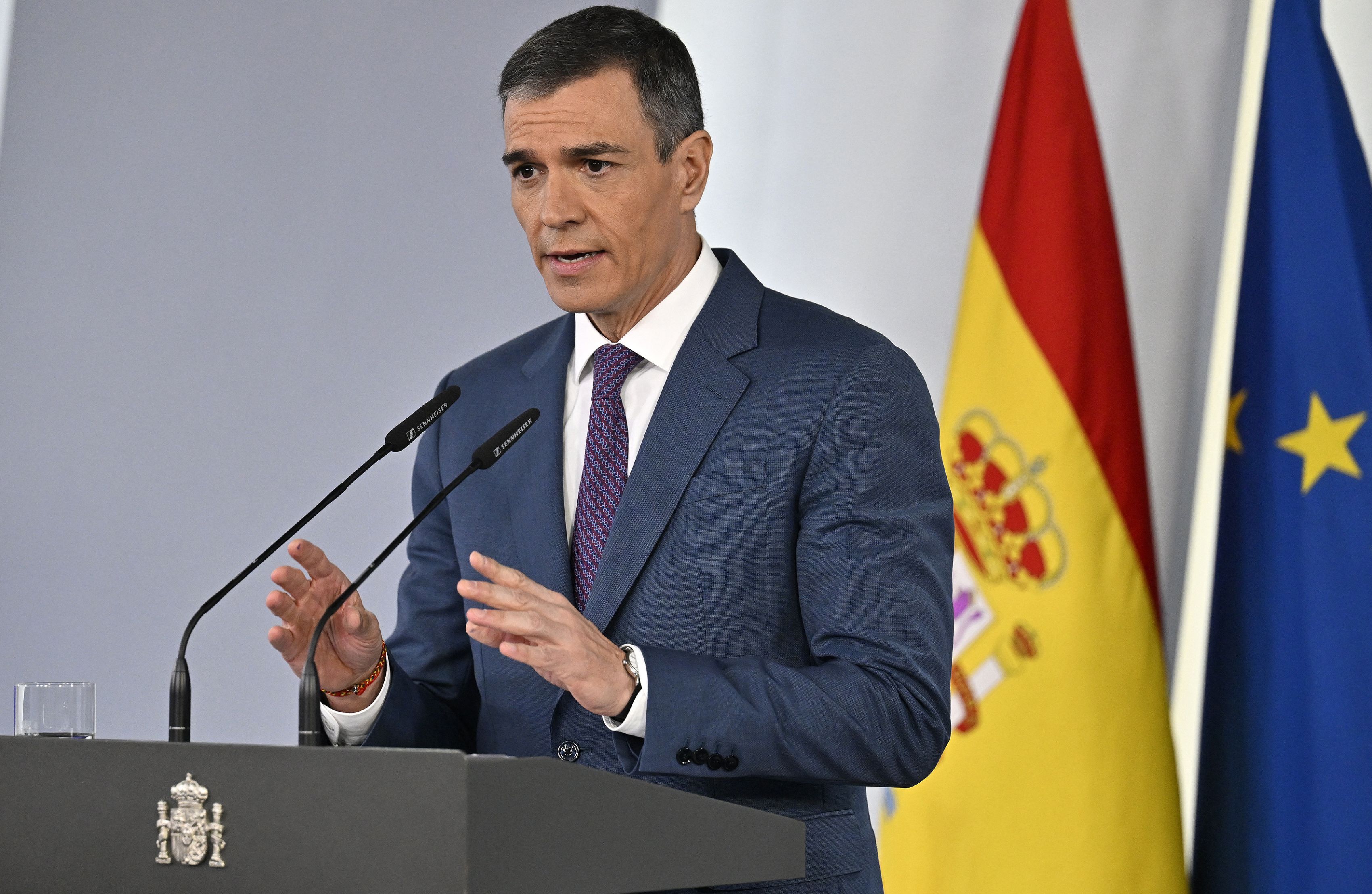 În ciuda penei de curent devastatoare din Spania, premierul Pedro Sánchez spune că țara nu va renunța la energia solară. „Nu ne vom abate nici măcar un milimetru de la plan”